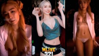 คลิปหลุด แอคล็อค สาวไฮโซทองหล่อ อย่างเสียวเลยในยุคนั้นต้องหาเงินจ่ายค้าห้องเลยมาไลฟ์โชว์นมโชว์หีอย่างเสียวเลย ต่ทรงดีมากเห็นแล้วน่าโดนจัดเลย xxx thlive porn