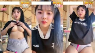 คลิปหลุด ช้างLive น้อง Sunday (ID-4021921835) สาววัยรุ่นทางบ้าน หาเงินค่าขนมซื้อไอโฟน 17 ไลฟ์สดลงกลุ่มลับ ใส่เสื้อบอลมาเปิดนมโชว์เด็ดๆ